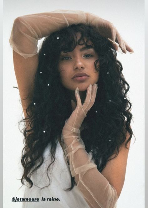 Hands In Hair Pose, Black Woman Curly Hair, Witchy Curly Hair, Wavy Fairy Hair, Fairy With Black Hair, Curly Hair Photoshoot, Curly Hair Girls Aesthetics, Long Black Wavy Hair Aesthetic, Ethereal Aesthetic Curly Hair