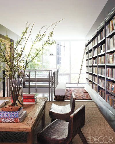 Cristina Azario renovates her Manhattan apartment - ELLE DECOR New York Brownstone, Stair Remodel, Manhattan Apartment, Interior Vintage, Attic Renovation, Attic Remodel, Ideas Hogar, Attic Rooms, Home Libraries