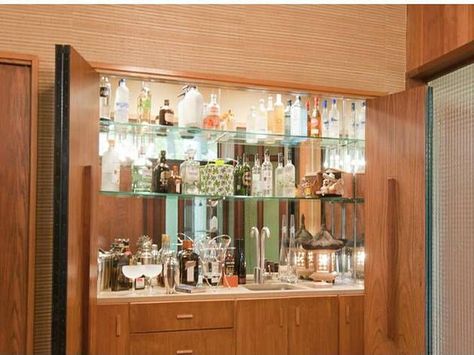 mid century wet bar Modern Wet Bar, Mid Century Modern Ranch, Home Wet Bar, Mid Century Modern Bar, Modern Home Bar, Ranches For Sale, Mid Century Bar, Built In Bar, Modern Ranch