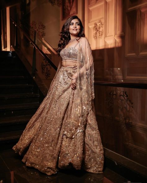 Kritika Khurana Wedding Outfits, Thatbohogirl Kritika Khurana, Deeksha Khurana Lehenga, Kritika Khurana Wedding, Dresses For Engagement, Sangeet Bride, Lehenga Poses, Payal Keyal, Shadi Outfits