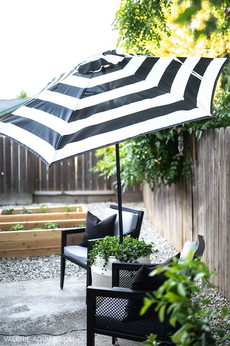 Gardens Design Ideas, Outdoor Umbrella Table, Gardens Decor, Diy Umbrella, Outdoor Hacks, Ikea Outdoor, Outdoor Umbrella Stand, Pool Umbrellas, Patio Umbrella Stand