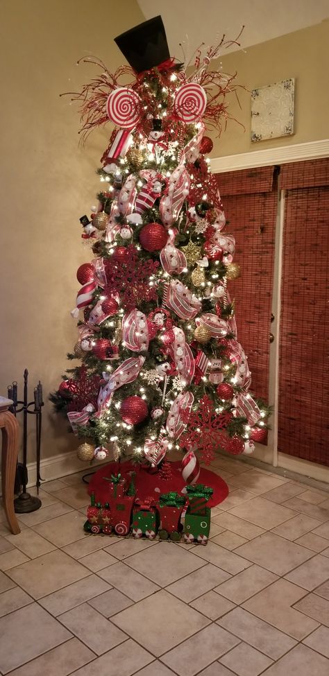 Candy Cane Christmas Trees, Slim Christmas Trees Decorated, Christmas Tree Lollipop, Lollipop Christmas Tree, Peppermint Christmas Tree, Lollipop Christmas, Toy Tree, Peppermint Tree, Christmas Extravaganza