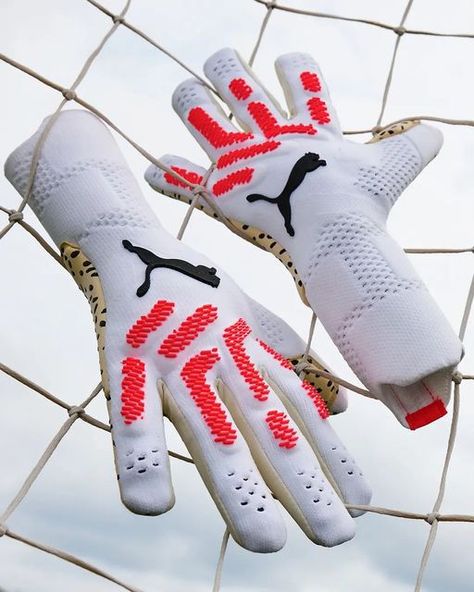 Gk Gloves, Football Photography, Football Gloves, Goalkeeper Gloves, Barbie Doll House, Mens Gloves, Football Boots, Football Games, Cristiano Ronaldo