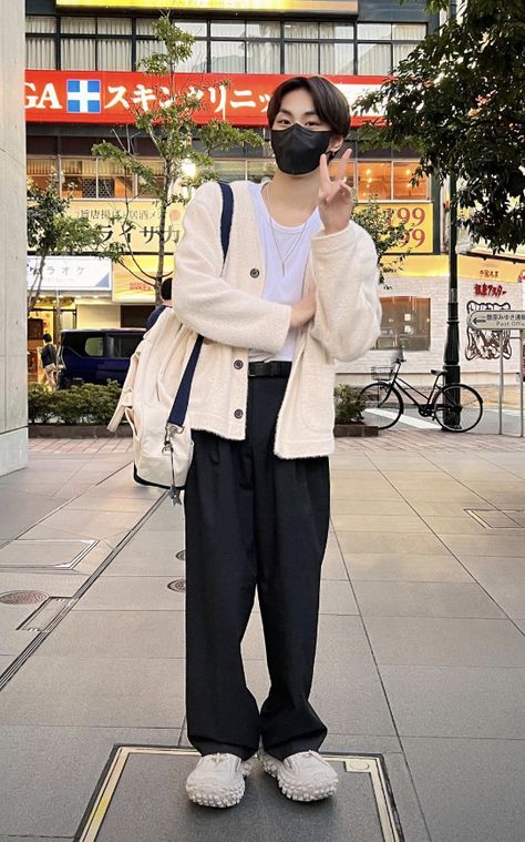 jungwon weverse 221111 Black Pants Outfit, Beige Jacket, White Jacket, Kpop Outfits, Pants Outfit, Simple Outfits, Black Pants, Trench Coat, Lab Coat