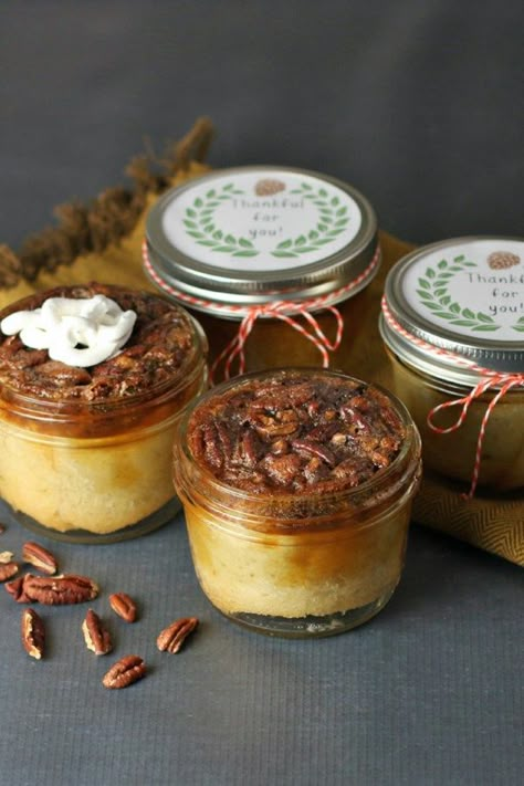 Pecan Pie In A Jar Recipe, Pie In A Jar Recipe, Mason Jar Baking, Mason Jar Pies, Pie In A Jar, Desserts In A Jar, Jar Desserts, Homemade Hot Chocolate Mix, Mason Jar Desserts