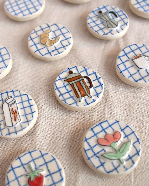 Magnets available in packs of 6 in my next shop update at the beginning of september #pottery #ceramics #magnets #countryhouse #countryhousestyle #landhausstil #coffee Hand Painted Magnets, Ceramics Magnets, Apple Cup, Ceramic Magnets, Art Toys Design, Ceramic Framed, Clay Magnets, Cup Handmade, Pottery Form