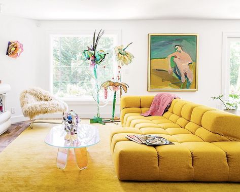 @dicdicstudio na Instagramie: „Each room has a bold personality in this Portland home 🏠 by @osmoseme” Yellow Couch, Yellow Living Room, Boho Interior, Living Room Inspo, A Living Room, Interior Inspo, Cheap Home Decor, 인테리어 디자인, Interior Designer