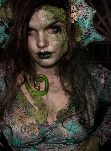 Zombie Sea Creatures, Swamp Monster Makeup, Swamp Queen Costume, Swamp Costume Ideas, Swamp Woman, Swamp Creature Makeup, Creature From The Black Lagoon Costume, Swamp Makeup, Swamp Witch Makeup