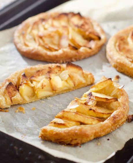 Easter Brunch Recipes: 15 Superb Unique Ideas — Eatwell101 Individual Pastries, Tarts Chocolate, Mini Apple Tarts, Individual Apple Pies, Apple Week, Apple Tarts, Apple Tart Recipe, Tarts Recipe, Mini Apple Pies