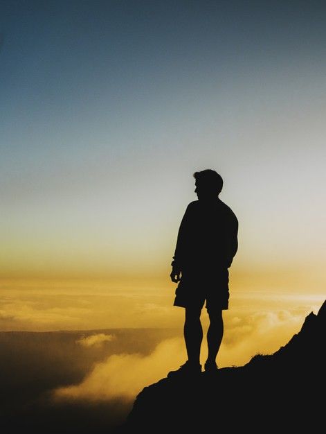 Captura de silueta de un hombre de pie s... | Free Photo #Freepik #freephoto #luz #nube #hombre #naturaleza Standing On A Cliff, Looking At The Sunset, Anti Bully Quotes, Silhouette Photo, A Man Standing, Silhouette Photos, Quote Backgrounds, Man Standing, Instagram Pose