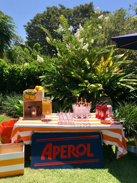 Mini Aperol Spritz, Italian Themed Pool Party, Gin Themed Party, Aperol Spritz Pool Party, Aperol Spritz Summer, Aperol Spritz Table, Aperol Spritz Decor, Italian Pool Party, Aperol Spritz Station