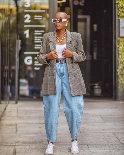 Barrel Jean Outfit Ideas, Edgy Outfit Ideas, Blazer Streetwear, Fashion Black Women, Woman Streetwear, Street Style Outfits Casual, Stylish Work Attire, February 15, Looks Street Style