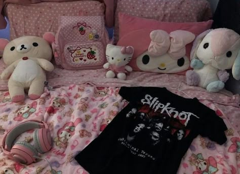 My Melody Pillow, Cutecore Room, Creepy Cute Aesthetic, Rock Look, Creepy Core, Hello Kitty Rooms, Kawaii Core, Ideas Hogar, Cute Room Ideas