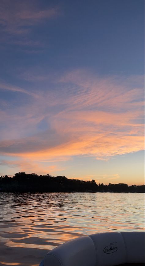 Deniz Core, Summer Lake Aesthetic, Aesthetic Lake Pictures, Sunset Lake Pictures, Lake Sunsets, Teen Vacation, Pretty Lake, Midwest Summer, Minnesota Summer