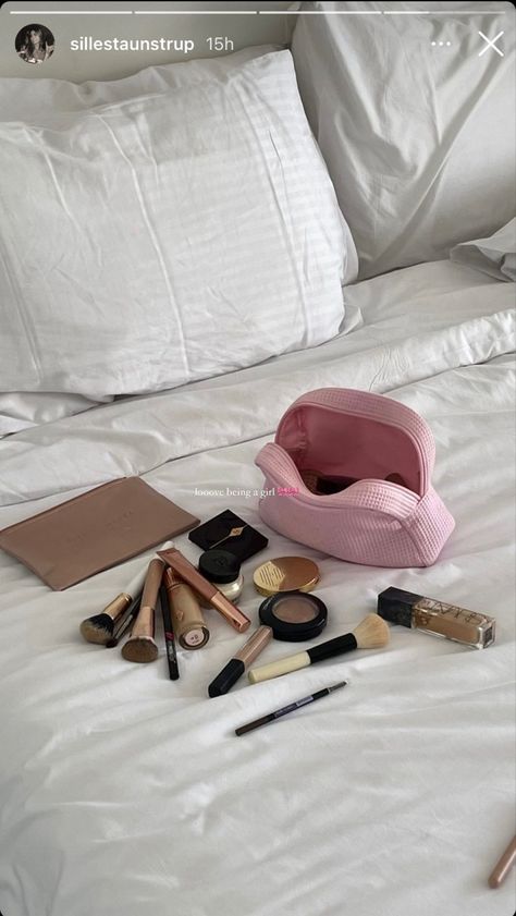 Soft Girl Makeup, Pink Products, Girly Aesthetic, Books Aesthetic, Insta Feed, Hailey Bieber, Mini Tattoos, Girls Makeup, How To Apply Makeup