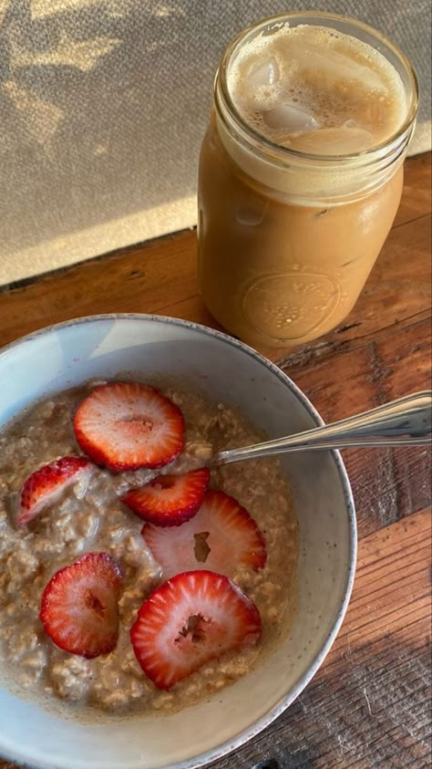 Plats Healthy, Breakfast Aesthetic, Healthy Food Inspiration, Makanan Diet, Healthy Lifestyle Food, Healthy Food Motivation, Food O, Healthy Foodie, Food Is Fuel