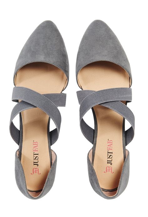 Daily Shoes, Strappy Sandals Flat, Cute Flats, Studded Heels, Weekend Style, Grey Shoes, Womens Wedges, Work Shoes, Flat Shoes