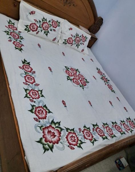 Hand Painted Bedsheets Designs, Bedsheet Painting Designs, Bedsheet Painting, Diy Crochet Shoes, Bed Sheet Painting Design, Mithila Art, Fabric Paint Shirt, Cloth Painting, Bed Cover Design