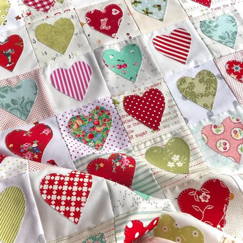 Helen Pontin (@helen.philipps) • Instagram photos and videos Helen Phillips, Heart Quilts, Quilt Block Patterns Free, Jellyroll Quilts, Block Patterns, Heart Quilt, Quilt Block Patterns, Hand Quilting, Quilt Block