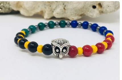 House Bracelet, Best Harry Potter Fanfiction, Harry Potter Diy Crafts, Harry Potter Drinks, Harry Potter Bracelet, Beaded Owl, Potter House, Owl Bracelet, Idee Cricut