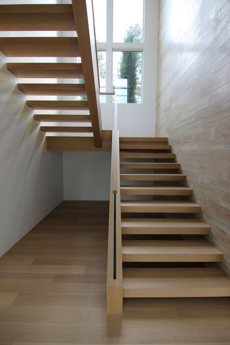 Intricate Woodwork, Staircase Styles, Modern Japanese Architecture, Staircase Interior Design, Timber Stair, Open Stairs, Glass Railings, Contemporary Stairs, Timber Staircase