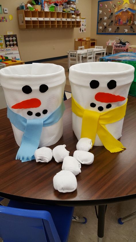 "Snowball" toss game - rolled up tube socks. Winterwonderland Games, Snowman Games Preschool, Christmas Games For Preschool Party, Christmas Bean Bag Toss, Winter Rally Games, Fake Snowball Games, Christmas Fair Games, Snowman Themed Party, Winter Themed Games