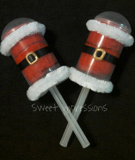 Santa Push Pops- filled with cake and frosting!! Yum!! Christmas Cake Push Pops, Push Pop Desserts, Push Cake, Restaurant Desserts, Vendor Ideas, Cake Push Pops, Push Up Pops, Pop Cakes, Whoville Christmas