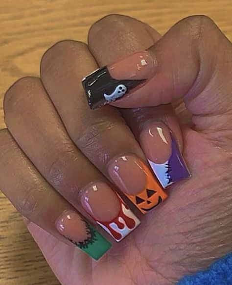 Short Nails Halloween Ideas, Early Fall Nails Short Square, September Birthday Nails Short, Shorties Nails Halloween, Pumpkin Nails Square, Short Coffin Nails Halloween, Halloween Nail Sets Short, Halloween French Tip Nails Square, Baddie Halloween Nails Short