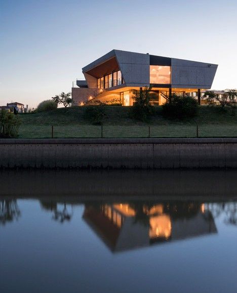 Estudio Ramos completes concrete sailing clubhouse on Argentina's Paraná River. Facade Architecture, Sailing Yacht, Yacht Club, Gated Community, Amazing Architecture, House Inspiration, Club House, Architecture Photography, Lake House