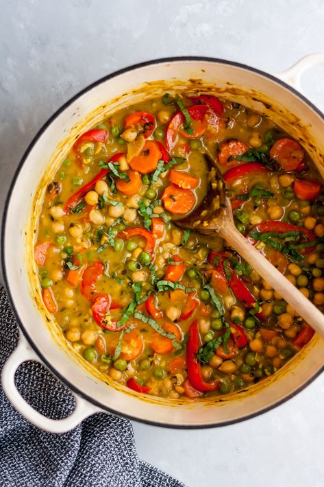 This vegetarian Thai green curry is made with chickpeas, ginger, garlic, turmeric, green curry paste, and lemongrass. The ultimate bowl of healthy comfort food to eat when you're feeling under the weather. Served with a delicious coconut infused brown rice! #curryrecipe #thaifood #vegetarianrecipe #veganrecipe #healthydinner Incredible Desserts, Green Curry Recipes, Vegetarian Thai, Garbanzo Bean, Flavorful Dinner, Thai Green Curry, Gut Healing Recipes, Vegetarian Soup Recipes, Ambitious Kitchen