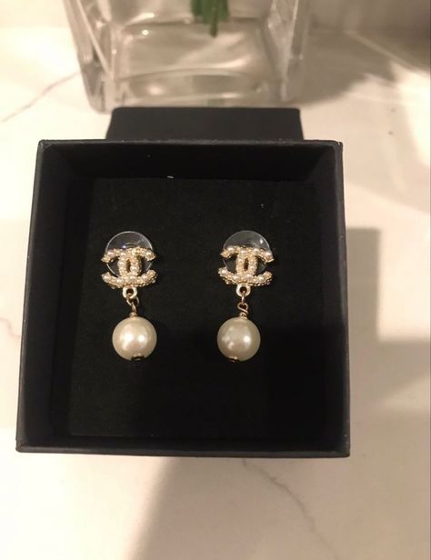 Chanel Pearl Earrings, Earrings Outfit, Chanel Pearl, Engagement Rings Diamond, Chanel Pearls, Pearl Earrings Wedding, Dior Jewelry, Dope Jewelry, Rings Diamond