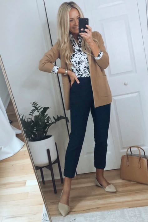 Fall Dress Work, Jewelry Store Work Outfit, Work Outfits Women Cardigan, Insurance Outfit Business Casual, Tan Sweater Work Outfit, February Business Casual Outfits, Cute Work Attire, Business Colorful Outfits, Current Business Casual