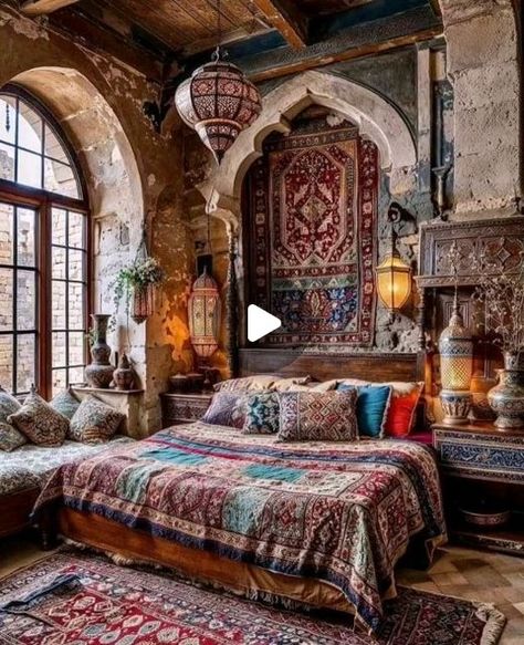 Bohemian Bedroom Decor Moroccan Style, Vintage Boho Bedroom, Maximalist Bedroom, Moroccan Bedroom, Boho Style Bedroom, Bohemian Bedroom Decor, Vintage Bedroom, Compact Living, Bohemian Bedroom