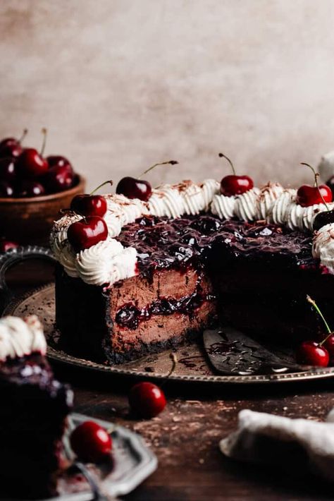 Gourmet Cheesecake Recipes, Anchor Cakes, Black Forest Cheesecake, Creamy Chocolate Cheesecake, Cheescake Recipe, Cocoa Powder Cookies, Cake Form, Cherry Sauce, Cherry Filling