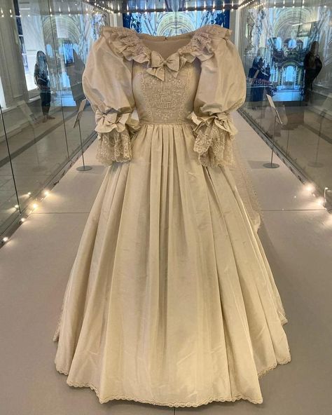 Princess Diana Wedding Dress, Diana Wedding Dress, Pastel Gown, Southern Belle Dress, S Wedding Dress, Princess Diana Wedding, Diana Wedding, Princess Diana Family, Royal Wedding Dress