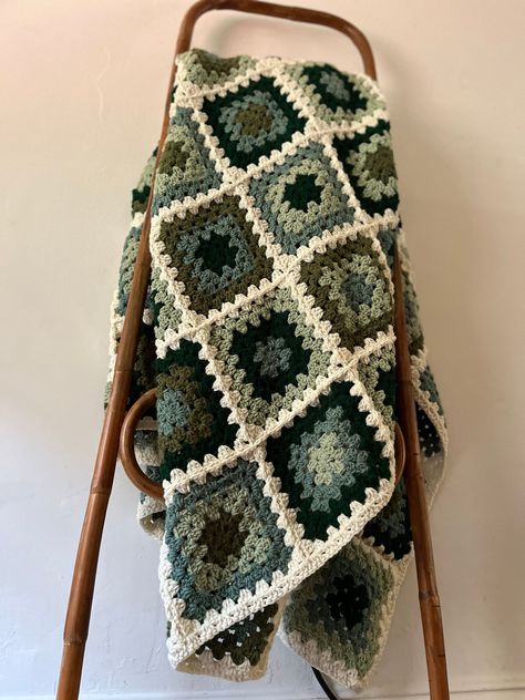 Crochet & Knitting Granny Square Blanket Patterns || DIY Projects How To Crochet Unique Stitch || Beautiful Crochet Granny Square Patternhttps://youtu.be/MRx6REwuKnY  #crochetgrannysquare #crochetuniquestitch #howtocrochet #grannysquare Crochet Throw Granny Squares, Homestead Crochet, Green Granny Square Blanket, Granny Square Blanket Patterns, Crochet Blanket Green, Green Crochet Blanket, Green Granny Square, Granny Square Crochet Blanket, Granny Square Häkelanleitung