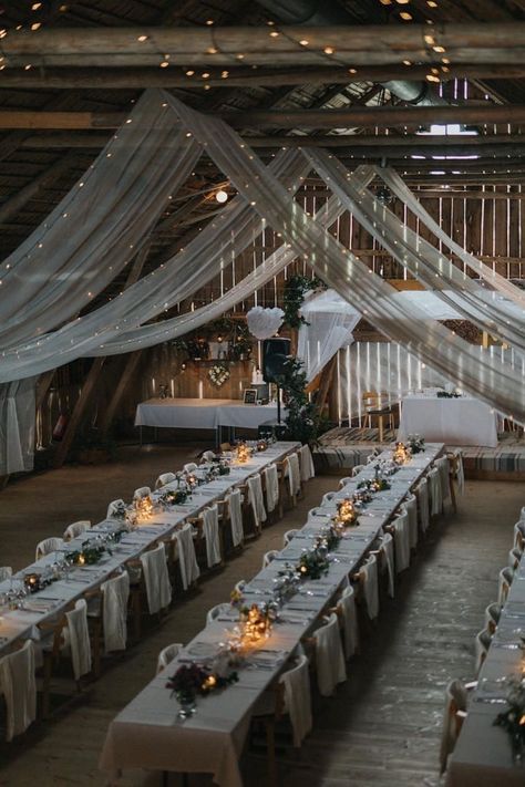 Rustic Wedding Decorations, Colorful Wedding Flowers, Barn Wedding Reception, Country Barn Weddings, Wedding Decorations On A Budget, Barn Wedding Decorations, Wedding Boho, Rustic Barn Wedding, Boho Luxe