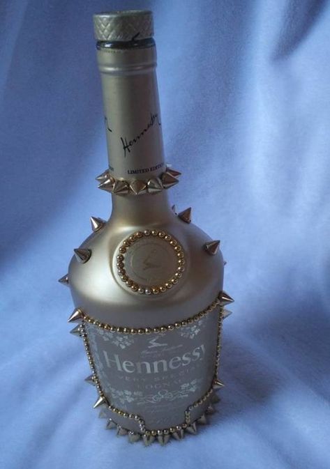 Henny Bottle Decoration, Henny Bottle, Blinged Cups, Glam Bottles, Bedazzled Bottles, Blinged Bottles, Ramo Ideas, Bedazzled Liquor Bottles, Rhinestone Ideas