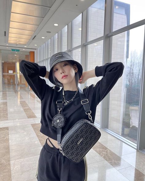 Taeyeon Instagram, Taeyeon Fashion, Taeyeon Snsd, Kim Tae Yeon, Snsd Taeyeon, Kim Taeyeon, Maknae Line, Girls Generation, Chanel Boy Bag