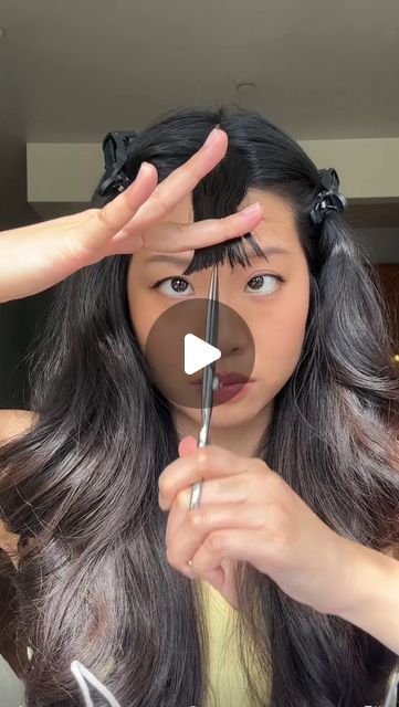 Em Chen on Instagram: "round faces 🤝🏼 shorter curtain bangs   #curtainbangs #curtainbang #diyhaircut #diybangs #fringebangs #hairtok #hairinspiration #hairinspo #hairinstagram" Eyebrow Curtain Bangs, Cute Bangs Round Face, Hair Styles For Short Bangs, Wispy Curtain Bangs Asian Hair, How To Style Shorter Curtain Bangs, Super Short Curtain Bangs, How To Cut Bangs For Round Faces, Grown Out Bangs Haircut, Mid Length Bangs Hairstyles