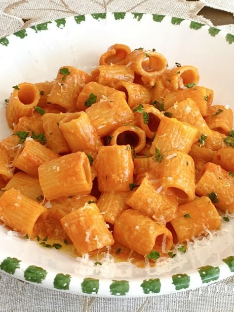 Luxurious Pasta With Vodka Cream Sauce - Proud Italian Cook Carbone Pasta, Vodka Sauce Pasta Recipe, Vodka Cream Sauce, Baked Crab Cakes, Pasta Alla Vodka, Vodka Sauce Pasta, Potatoes And Rice, Vodka Pasta, Pasta Ideas