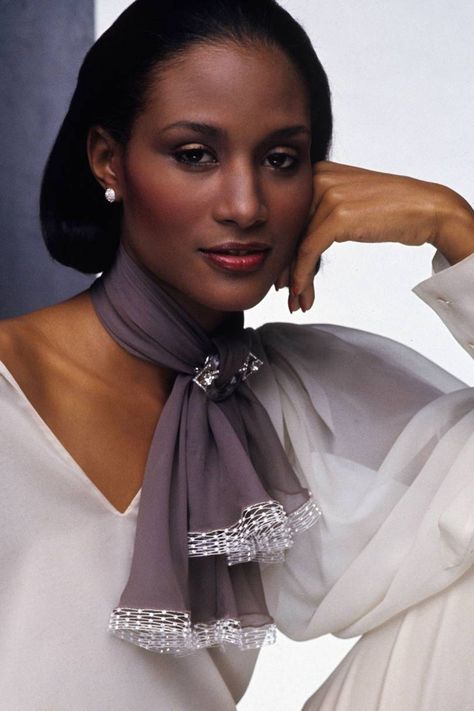 Beverly Johnson Ysl Brooch, Dark Blonde Bobs, Photograph Portrait, Celebrity Bobs, Beverly Johnson, Haute Couture Looks, Tousled Bob, Background Pics, The Royal Tenenbaums