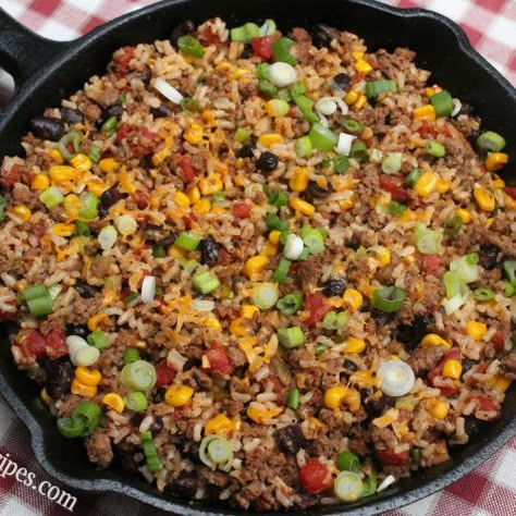 Tex Mex Ground Beef Skillet - I Heart Recipes Quick Ground Beef Recipes, Beef Skillet, I Heart Recipes, Heart Recipes, Skillet Recipes, Dinner With Ground Beef, Beef And Rice, Tex Mex Recipes, Skillet Meals