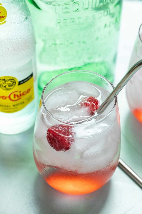 Ranch Water Cocktail, Ranch Water Recipe, Ranch Water, Pitcher Drinks, Light Cocktails, Strong Drinks, Cocktail Ideas, Raspberry Syrup, Easy Cocktails