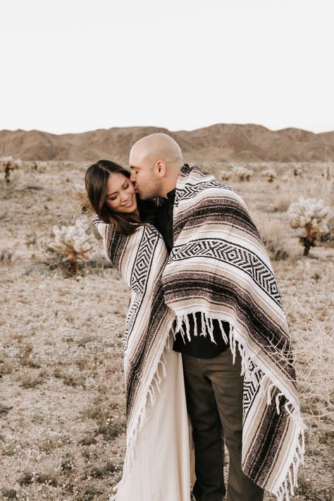 Engagement Pictures With Blanket, Winter Blanket Photoshoot, Engagement Photo Poses Blanket, Blanket Couple Photoshoot, Couples Photoshoot With Blanket, Couple Blanket Pictures, Blanket Pictures Photo Ideas, Couples Blanket Pictures, Photoshoot With Blanket