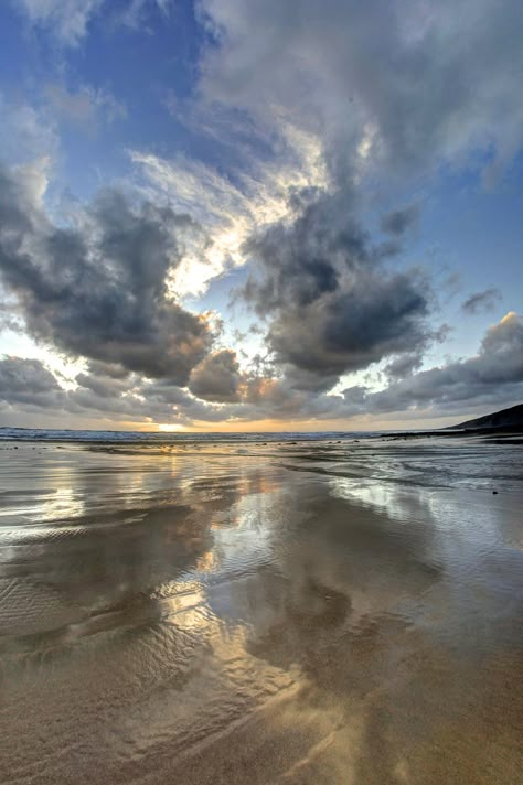 https://flic.kr/p/YY7gL3 | Set me free | Had a great hour last night in a fierce wind trying to get some sunset shots. Little did I know till much later that I was sharing the beach with Greg Knowles, who is an amazing photographer. He was taking sand trails flying in the wind, while i was trying to capture reflections, which was nigh on impossible, as all the water was flying across the beach. Water Reflection Art, Beach Landscape Photography, Water Reflection Photography, Beach Reflection, Stormy Skies, Water Reflection, Water Pictures, Divine Nature, Cloud Art