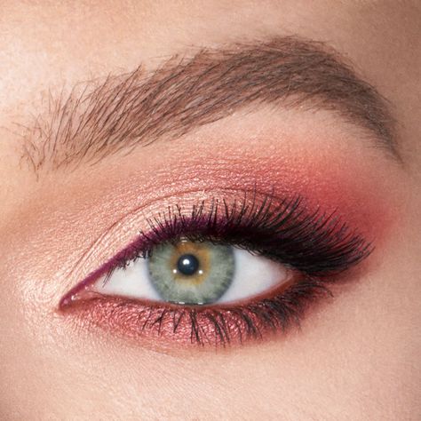 Make Green Eyes Pop, Red Eyeshadow Look, Green Eyes Pop, Red Makeup Looks, Luxury Palette, Eyeshadow For Green Eyes, Maquillage On Fleek, Pink Eyeshadow Look, Red Eye Makeup