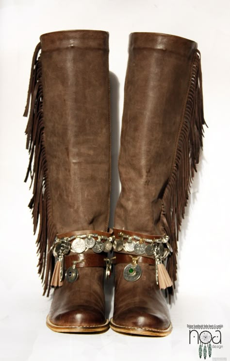 ORDER HERE www.facebook.com/... Custom-made #boho boots by Čivilook ✱ #fashion #moda #unique #boho #bohemian #vintage #boots #civilook #design #bohochic #bohostyle #handmade #shoes #noadesign #cizme #rese #fringe Fringe Boots Outfit, Fringe Cowboy Boots, Woodstock Music, Boot Chains, Boot Bling, Boho Boots, Boots Cowboy, Fringe Boots, Love Clothing