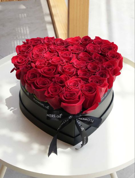 Flowers For Wife, Valentines Balloons Decorations, Roses Bouquet Gift, Roses Luxury, Luxury Bouquet, Shadow Box Gifts, Bouquet Box, Eternal Rose, Valentines Balloons