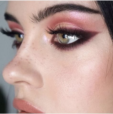 Trucco Glam, Julia Adams, Maquillage On Fleek, Berry Tones, Dope Makeup, Makeup Eye Looks, Eye Makeup Art, Eye Looks, Makeup Goals